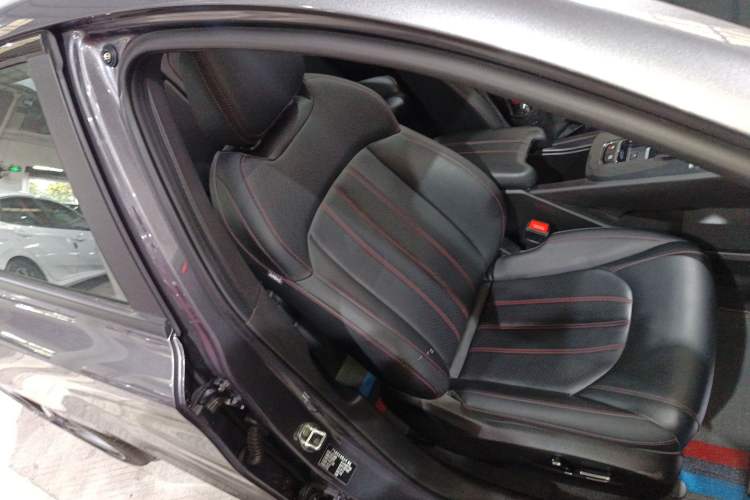 Used GAC Trumpchi EMPOW 2023 270T DCT J16 Version Right Front Seat