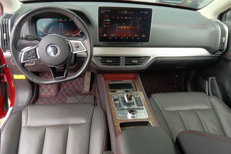 Used BYD Tang New Energy 2018 DM 2.0T All-Wheel Drive Smart Connectivity Luxury Model 7 Seats China V Emission Standard Center Console