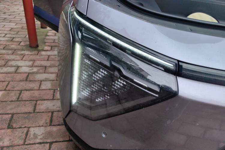 Used HiPhi Y 2023 560 km Pioneer Edition Right Front Headlight