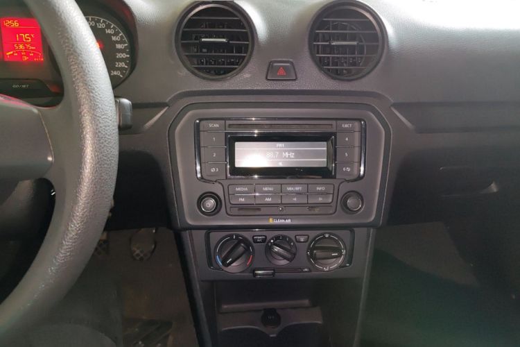 Used Volkswagen Jetta 2015 Zhuihui Edition 1.4L Manual Fashion Model Audio And AC Panel