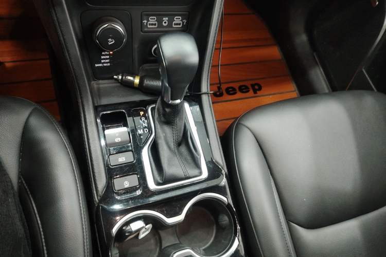 Used Jeep Grand Commander 2022 2.0T Four-Wheel Drive Luxury Edition Gear Lever