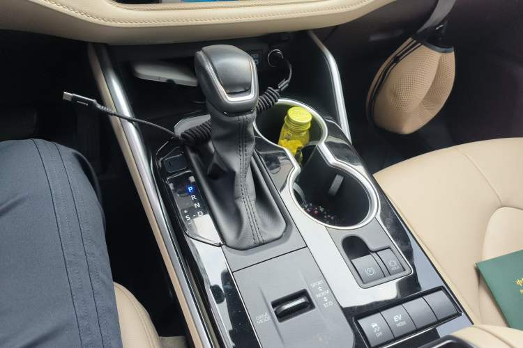 Used Toyota Highlander 2022 Dual-Engine 2.5L Two-Wheel Drive Prestige Edition 7-Seater Gear Lever