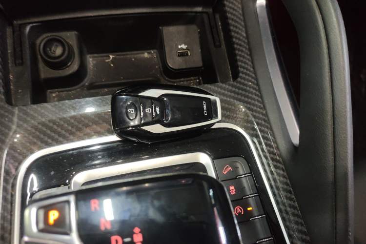 Used SAIC MAXUS D90 Pro 2020 2.0T Diesel 4x4 Alashan Edition 6 Seats Vehicle Key