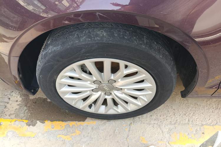 Used Audi A3 2014 Limousine 35 TFSI Automatic Advanced Model Left Front Wheel Hub