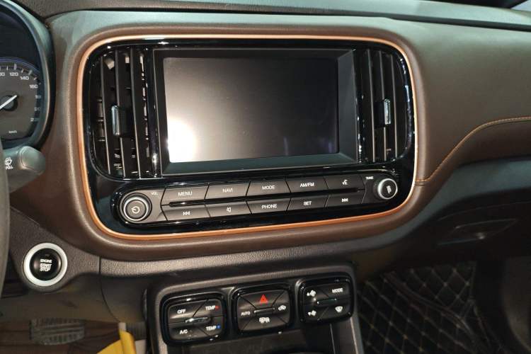 Used GAC Trumpchi GS3 2017 200T Automatic Luxury Edition Audio And AC Panel