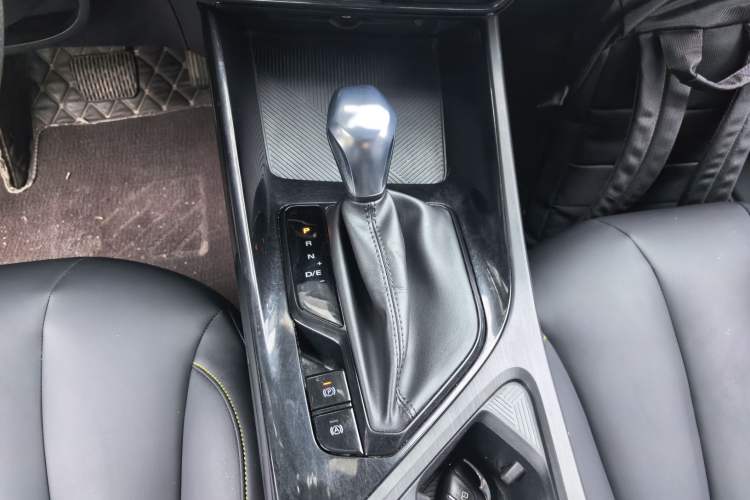 Used Roewe i5 2021 1.5L CVT Black Gold Edition