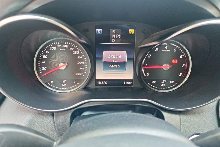 Used Mercedes-Benz C-Class 2018 C 200 L Sport Edition Odometer Close Up