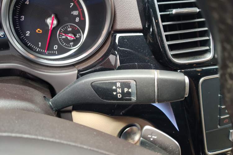 Used Mercedes-Benz GLS 2018 GLS 400 4MATIC Dynamic Model Gear Lever