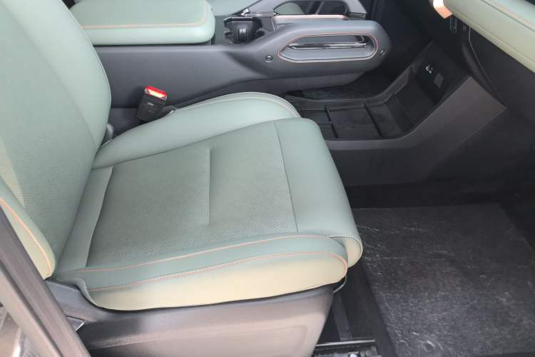 Used iCAR 03 2024 401km Two-Wheel Drive Standard Edition Right Front Seat