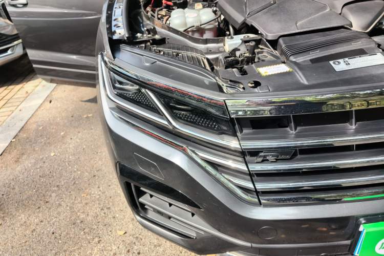 Used Volkswagen Touareg 2020 3.0 TSI Luxury Edition China VI Right Front Headlight