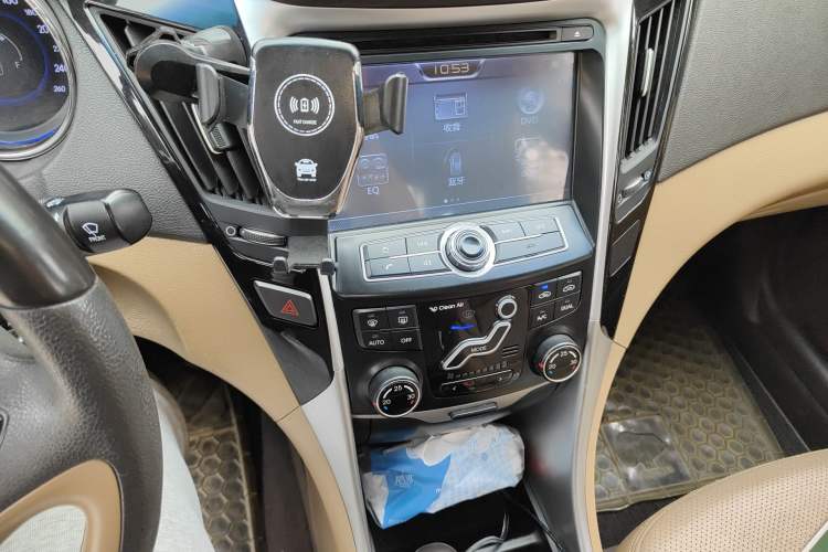 Used Hyundai Sonata 2011 2.0L Automatic Leading Edition Audio And AC Panel