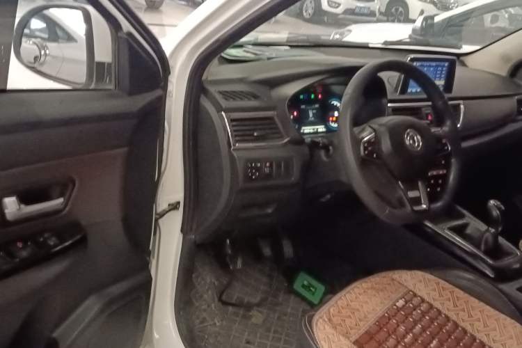 Used Dongfeng Fengon 370 2018 S370 1.5L Manual Luxury 5-Seater
