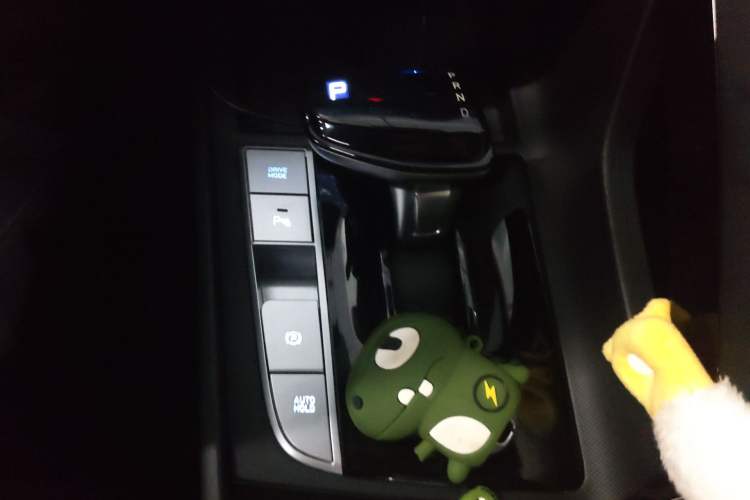 Used Hyundai Elantra 2022 1.5L CVT LUX Prestige Edition Gear Lever