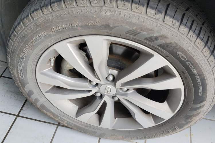 Used Geely Auto Emgrand X7 Sport 2016 1.8TD Automatic All-Wheel-Drive ZhiZun Edition Left Front Wheel Hub