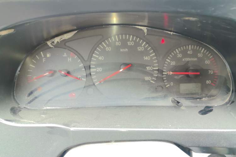 Used Jinbei Hiace 2018 2.0L Fifth-Generation Box Truck Standard Roof 2 Seats 4G19