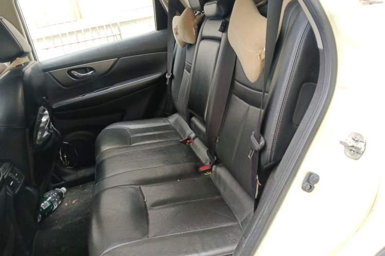 Used Nissan X-Trail 2015 2.0L CVT Comfort MAX Edition 2WD
