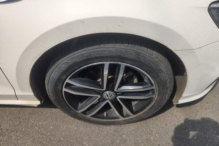 Used Volkswagen Lamando 2019 280TSI DSG Comfort Edition China VI standard Right Front Wheel Hub
