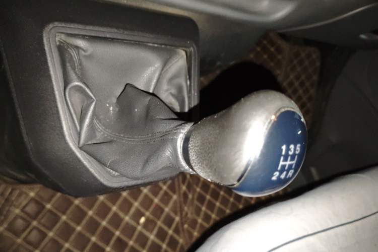 Used JMC Transit 2019 2.8T Commercial Version Short Wheelbase Mid-Roof 6-Seater China VI JX493