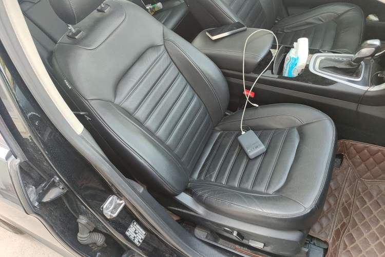 Used Ford Edge 2016 EcoBoost 245 Four-Wheel Drive Titanium Edition 7-Seater Right Front Seat