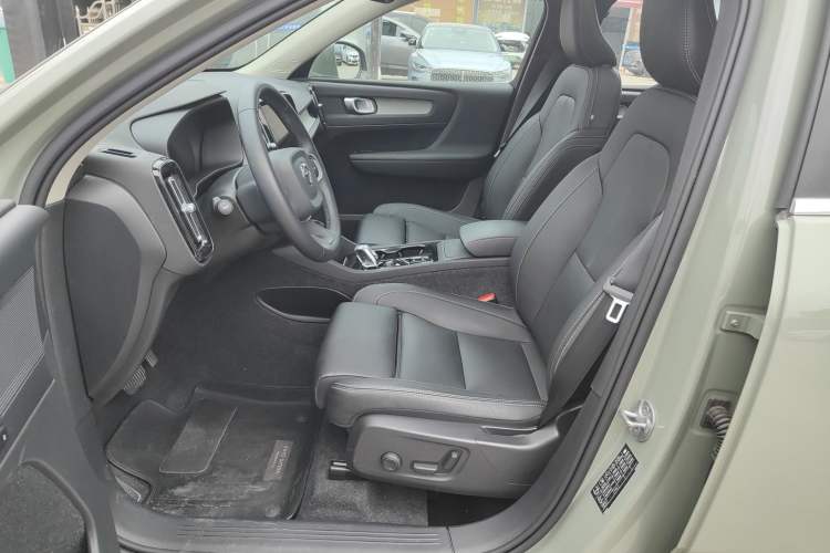 Used Volvo XC40 2024 B4 4x4 Smart Luxury Edition
