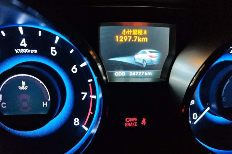 Used Hyundai Sonata 2014 2.0L Automatic Luxury Edition Odometer Close Up