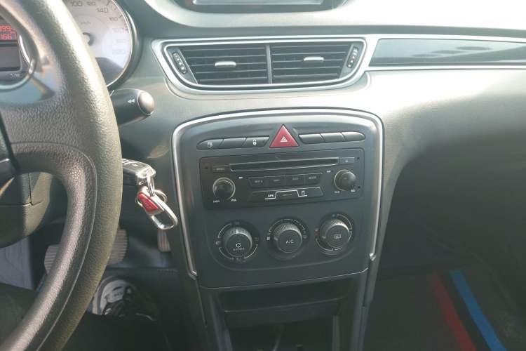 Used Peugeot 308 2014 Enjoy Edition Classic 1.6L Manual YouShang Model Audio And AC Panel