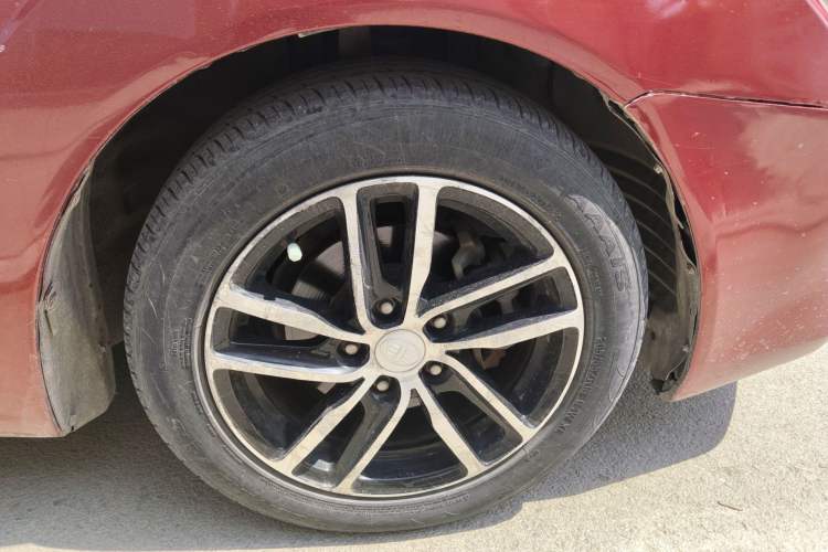 Used Bestune B50 2013 1.6L automatic luxury version Right Front Wheel Hub