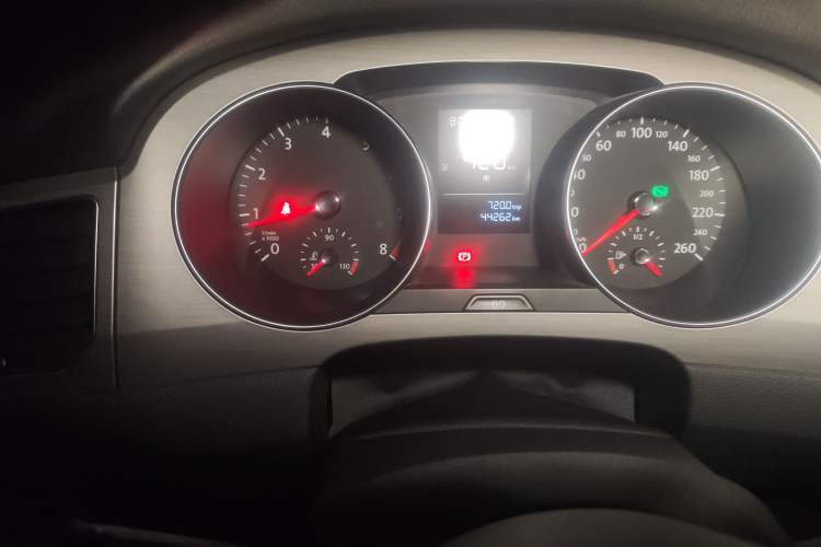 Used Volkswagen Golf Sportsvan 2016 1.6L Automatic Comfort Model Odometer Close Up