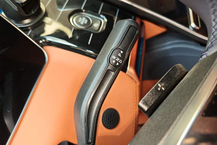 Used Mercedes-Benz Vito 2024 2.0T Business Version 7 Seats Gear Lever