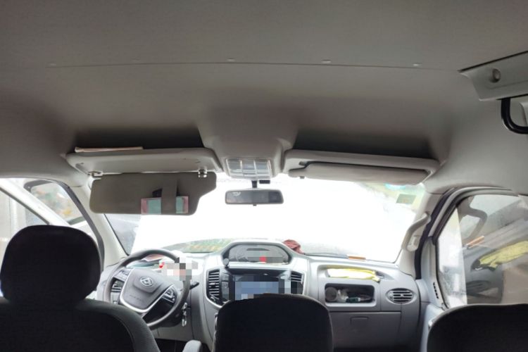 Used SAIC MAXUS Xintu V80 2019 2.5T Classic Model 6-Speed Manual Aotong Long Wheelbase Mid-Height 7-Seater
