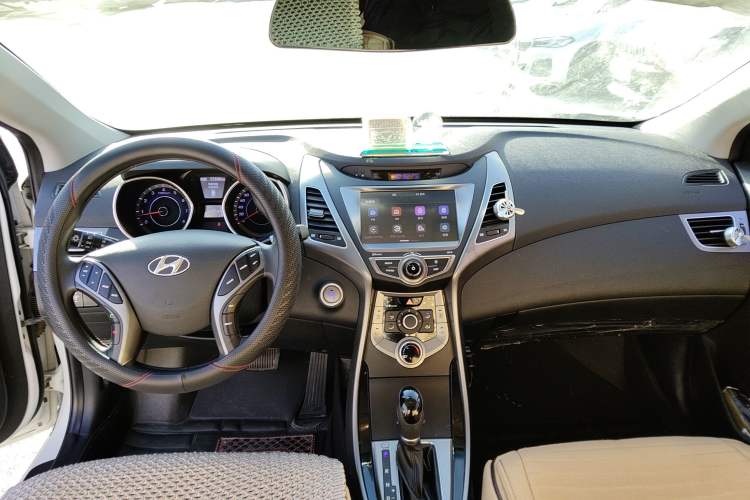 Used Hyundai Elantra (5th Generation / Langdong) 2016 1.6L Automatic Prestige Model
