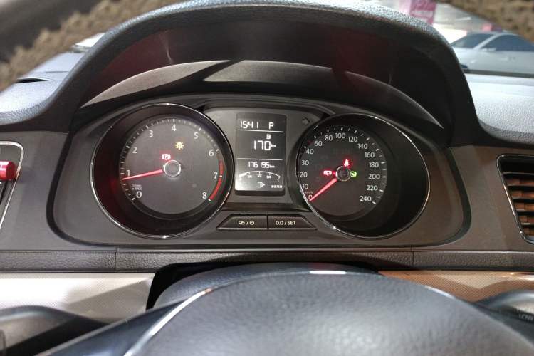 Used Volkswagen Lavida 2017 1.6L Automatic Comfort Edition Instrument Cluster