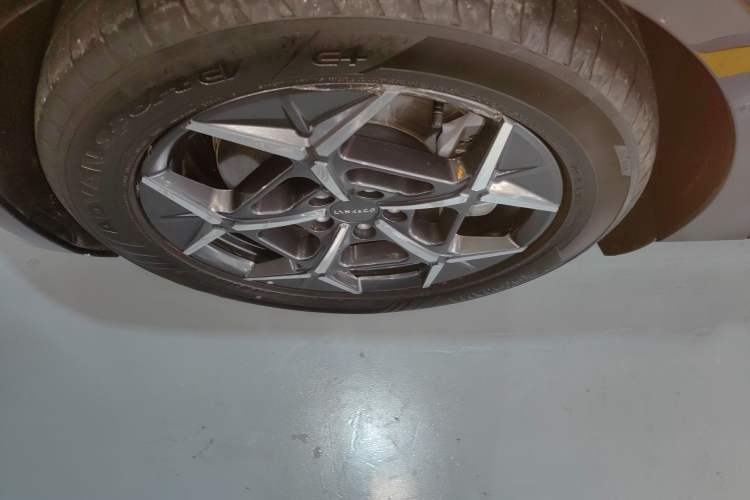 Used Lynk & Co Z10 2025 71 kWh 602 km Range Rear-Wheel Drive Pro