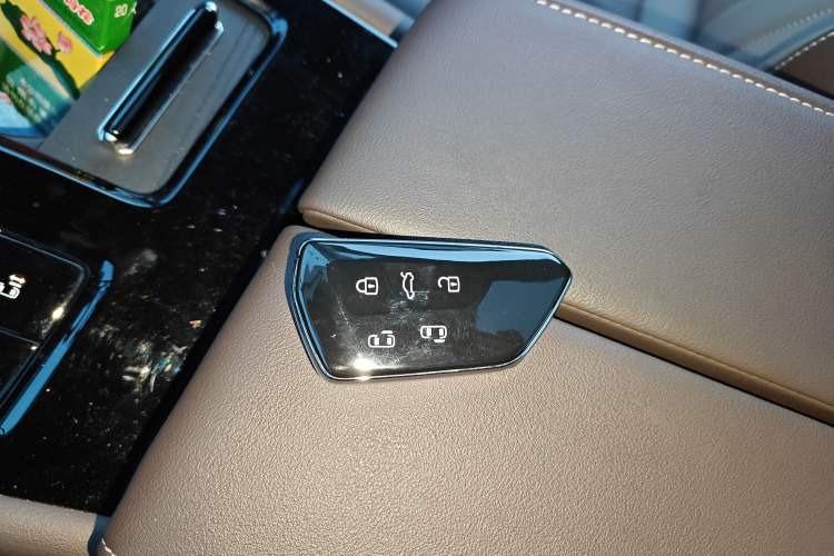 Used Volkswagen Viloran 2024 380TSI Luxury Edition
