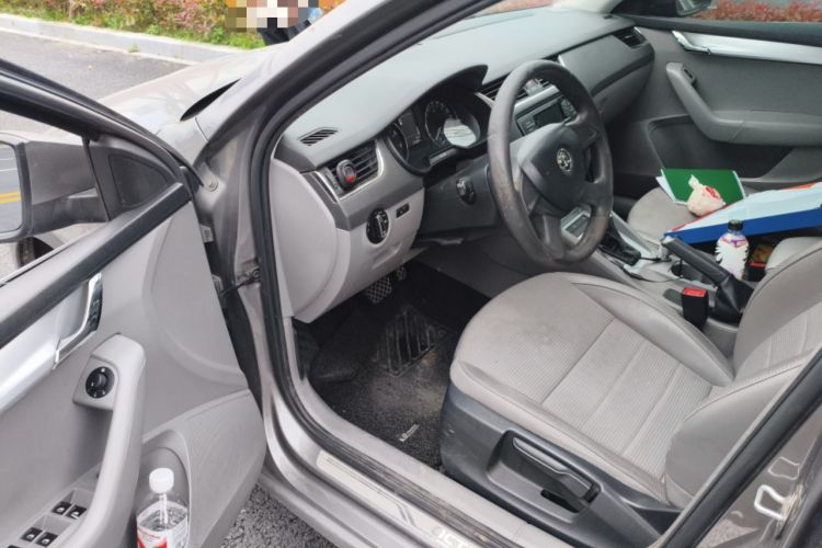 Used Skoda Octavia 2015 1.6L Automatic Yijie Edition Driver Seat