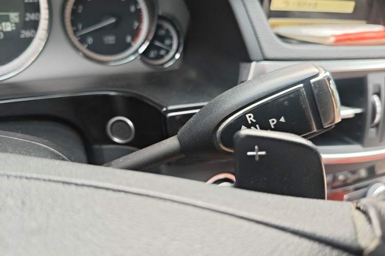 Used Mercedes-Benz E-Class 2010 E 300 L Fashion Model
