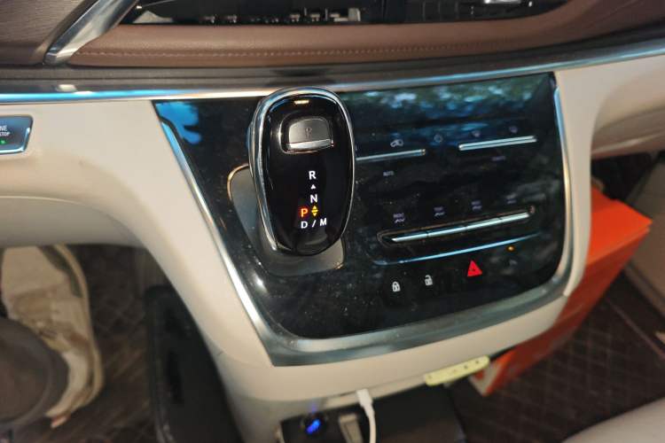 Used Buick GL8 2022 Land Business Class 652T Luxury Model