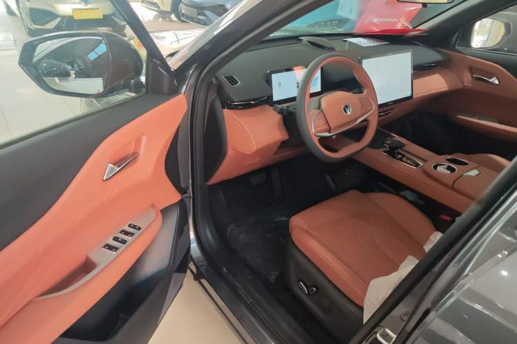 Used Changan UNI-Z New Energy 2024 Blue Whale Smart Electric iDD 125km Beyond Edition
