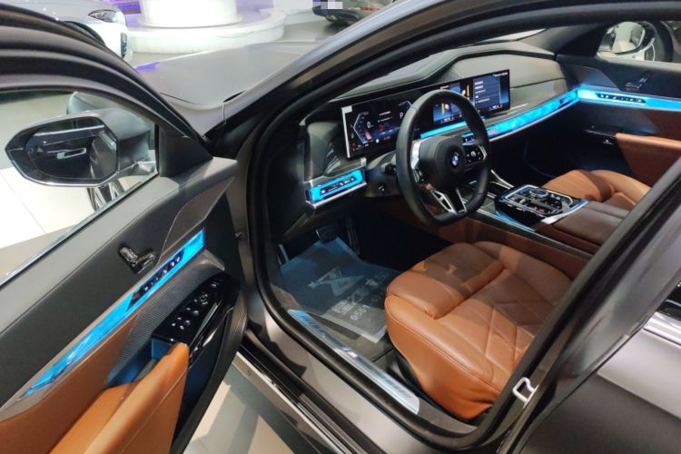 Used BMW 7 Series 2023 740Li Luxury Edition M Sport Package Driver Seat