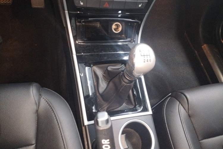 Used Haval H2 2014 1.5T Manual Two-Wheel Drive Elite Edition Gear Lever