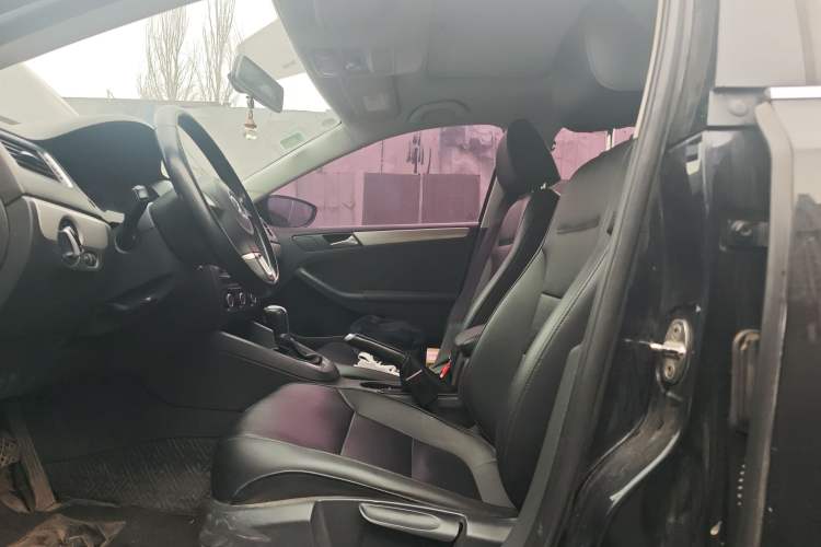 Used Volkswagen Sagitar 2014 Revised Version 1.6L Automatic Comfort Edition
