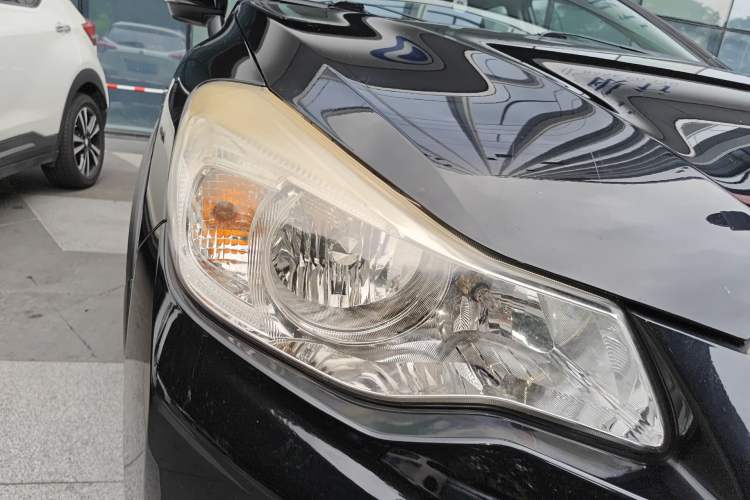 Used Subaru XV 2014 2.0i Elite Navigation Edition Right Front Headlight