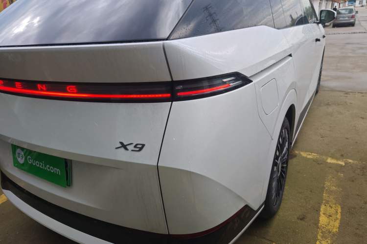 Used XPeng X9 2025 740 Ultra-Long Range Max Exterior 3