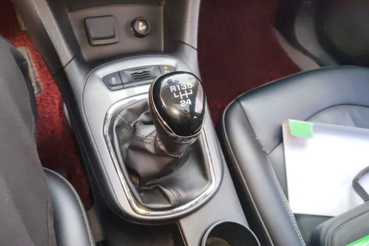 Used Chevrolet Cruze 2015 1.5L Manual Elite Edition Gear Lever