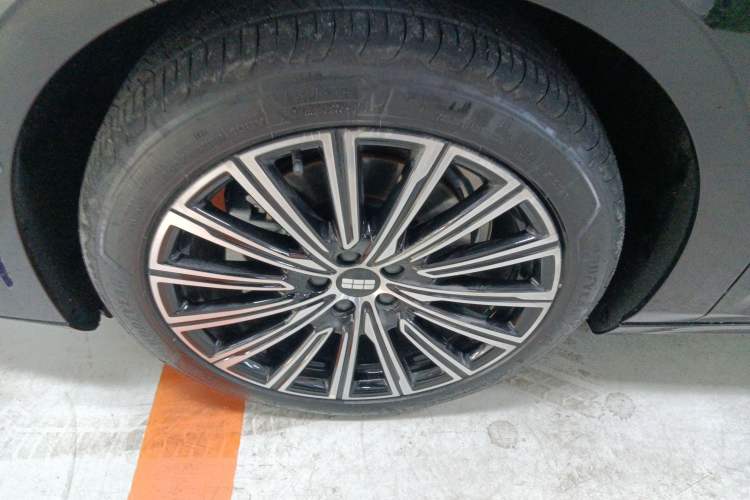 Used Geely Galaxy Galaxy 8 2025 130km EM-P Starship Edition
