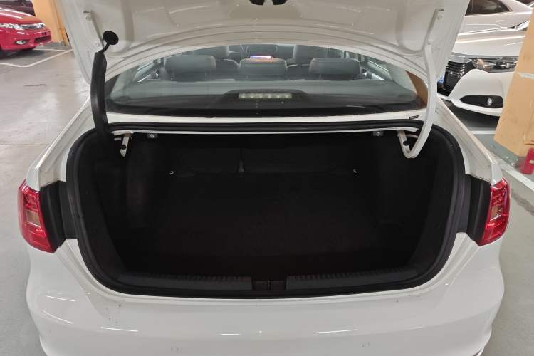 Used Volkswagen Sagitar 2014 Revised Version 1.4TSI Automatic Luxury Edition
