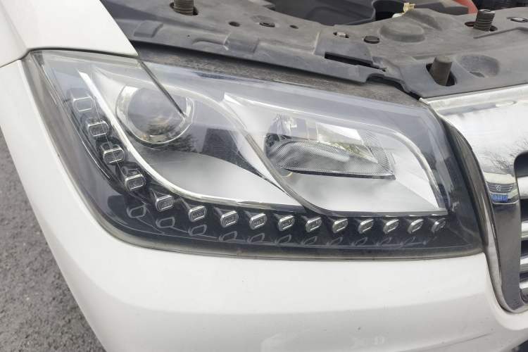 Used Haval H2 2016 Red Label 1.5T Automatic Two-Wheel Drive Elite Model Right Front Headlight