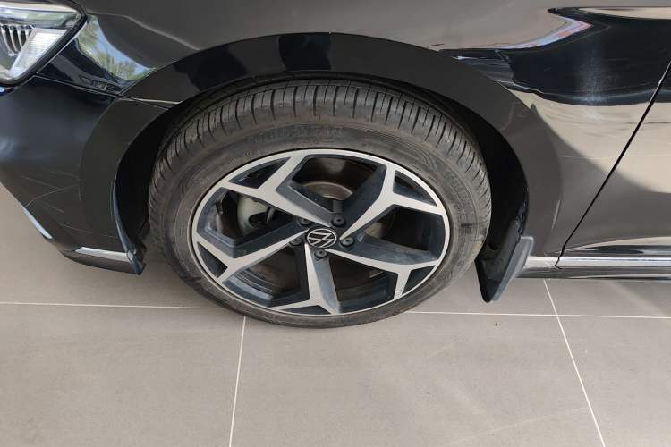 Used Volkswagen Magotan 2023 2 Million Units Limited Edition 330TSI DSG Leading Version
