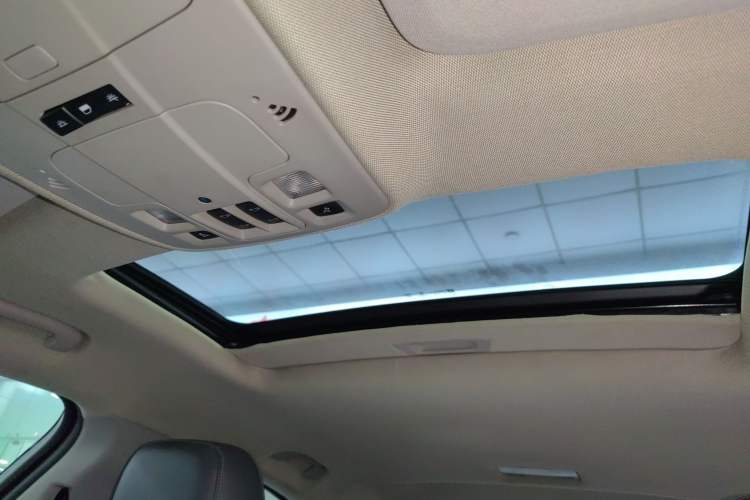 Used Chevrolet Malibu 2017 1.5T Automatic Luxury Edition Headliner