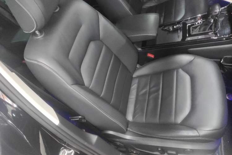 Used Volkswagen Phideon 2019 380TSI Two-Wheel Drive Business Edition China VI Standard Right Front Seat